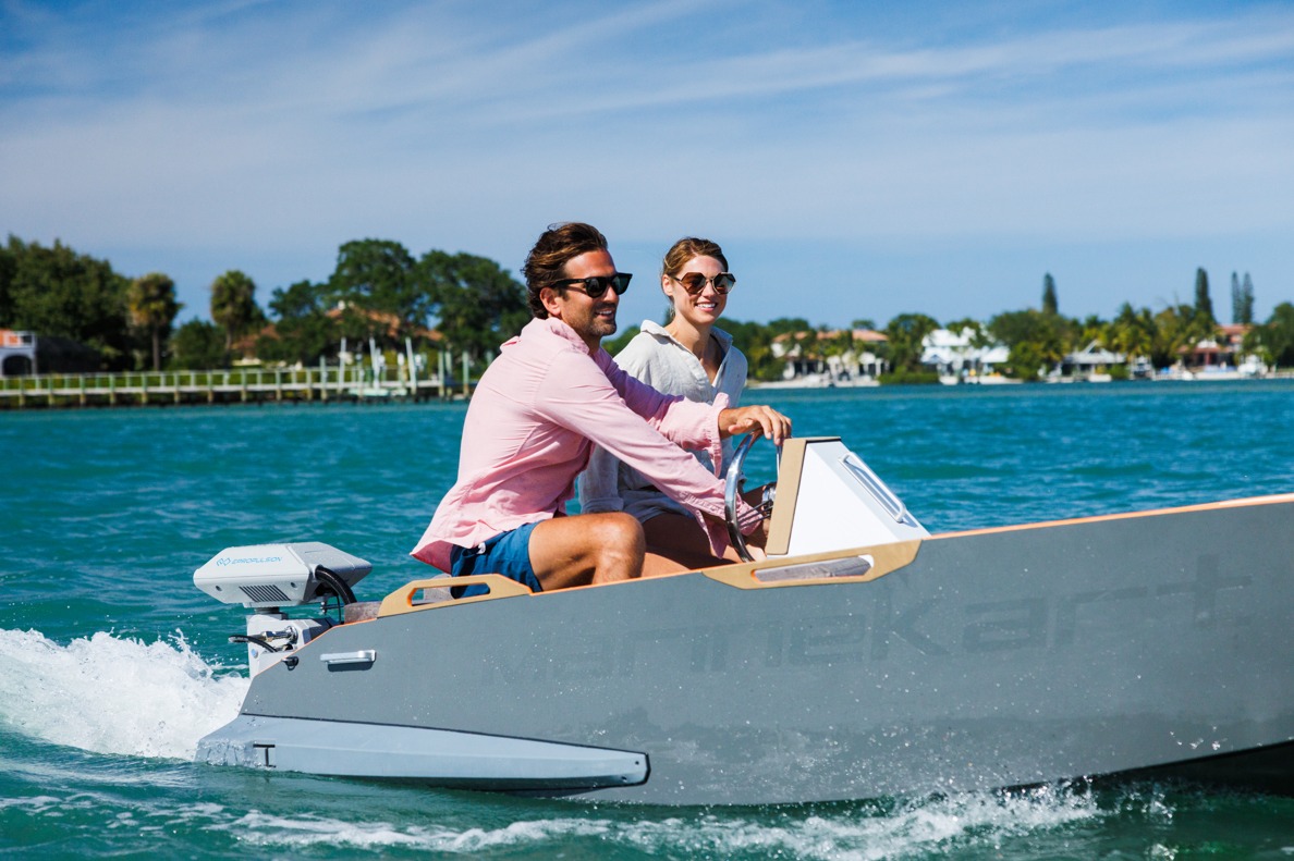 Long Shaft Outboard Motor Navy on Sailboat