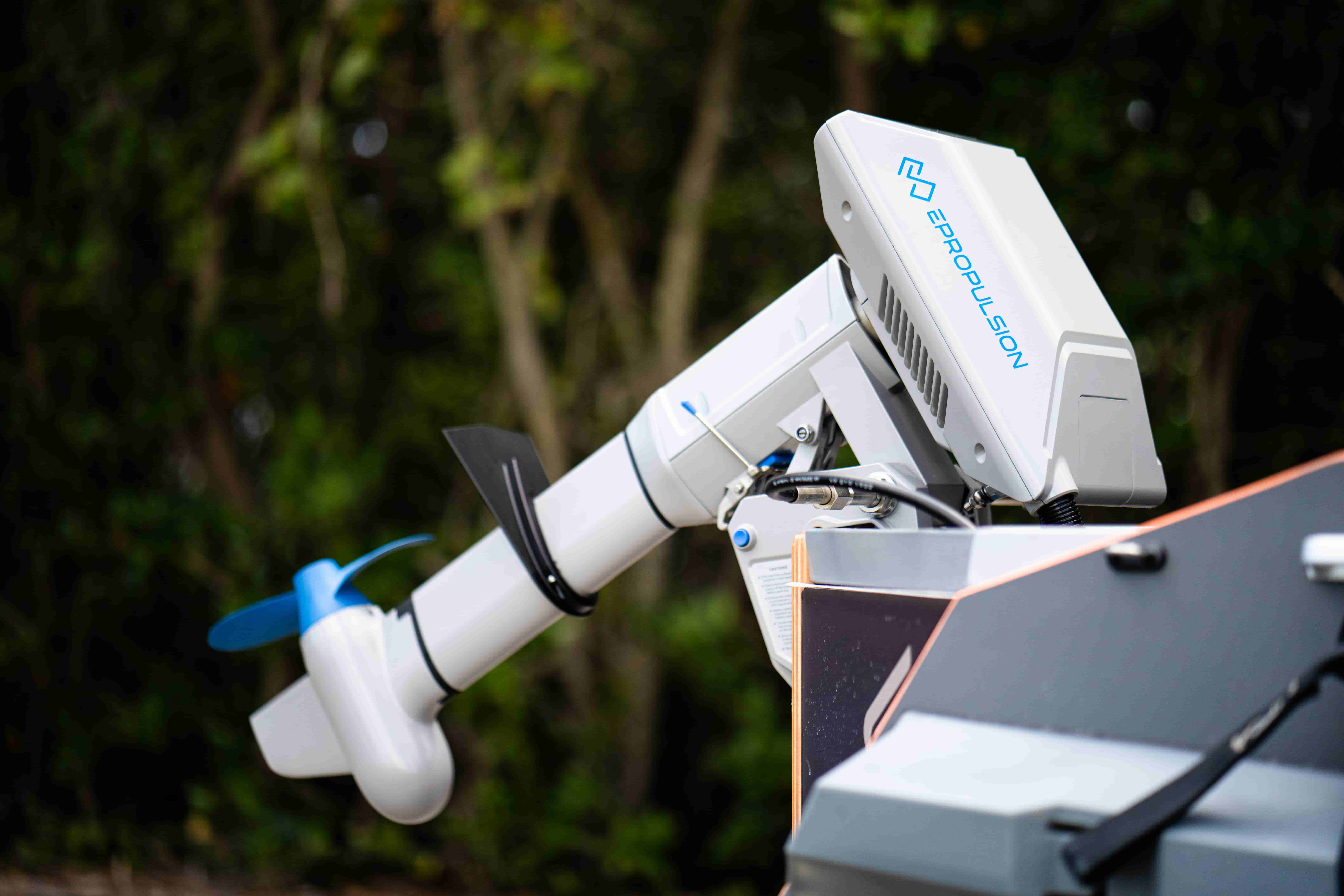 Outboard Motor & Battery