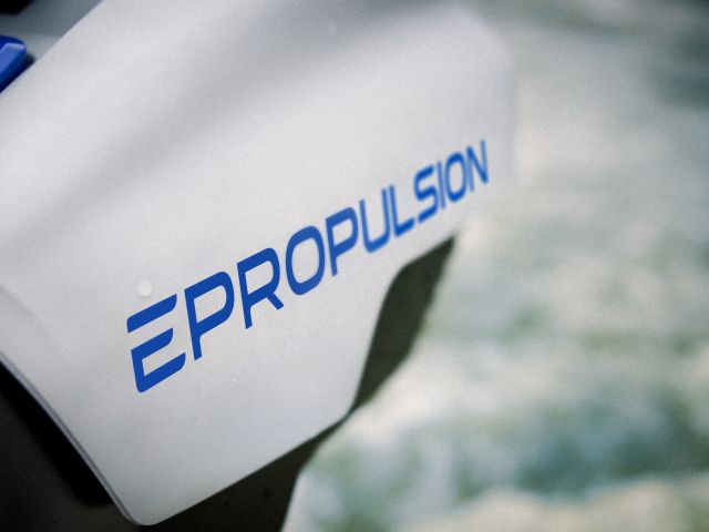 spirit 1,0 plus un moteur hors-bord électrique