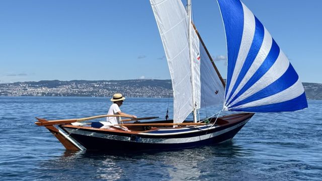 Dériveur à voile fabriqué à la main