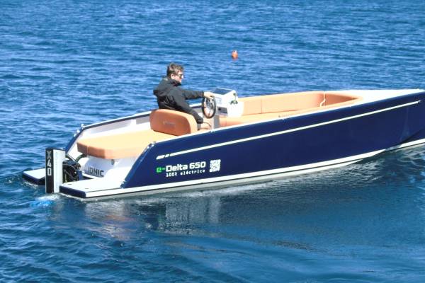 Mobilis Yachts e-Delta 650