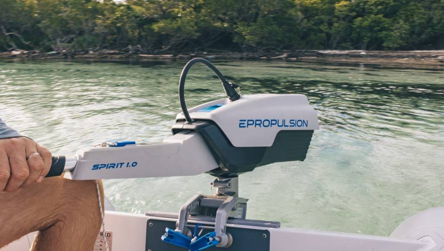 How to Mount an Outboard Motor on Your Boat?