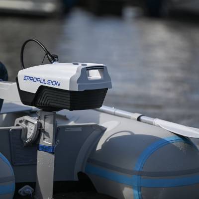 Guide complet sur les bateaux pneumatiques : types, coûts et utilisations