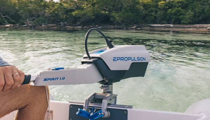 How to Mount an Outboard Motor on Your Boat?